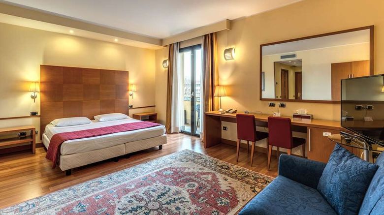 <b>Luna Hotel Motel Airport Room</b>. Images powered by <a href="https://iceportal.shijigroup.com/" title="IcePortal" target="_blank">IcePortal</a>.