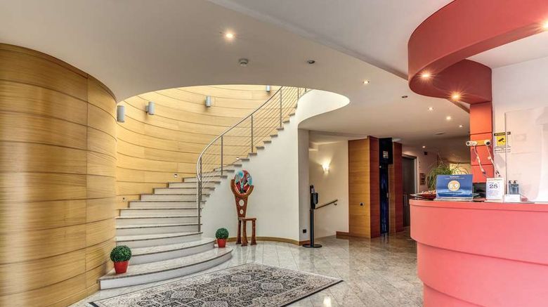 <b>Luna Hotel Motel Airport Lobby</b>. Images powered by <a href="https://iceportal.shijigroup.com/" title="IcePortal" target="_blank">IcePortal</a>.