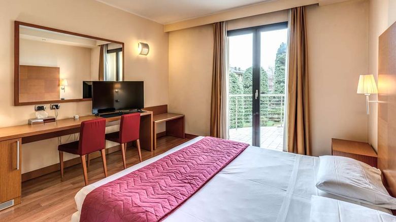 <b>Luna Hotel Motel Airport Room</b>. Images powered by <a href="https://iceportal.shijigroup.com/" title="IcePortal" target="_blank">IcePortal</a>.