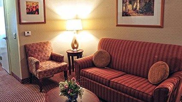 Dancing Rabbit Inn Suite