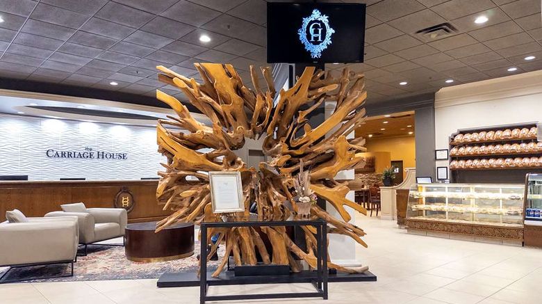 <b>Carriage House Inn Lobby</b>. Images powered by <a href="https://iceportal.shijigroup.com/" title="IcePortal" target="_blank">IcePortal</a>.
