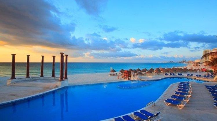 Krystal Cancun Pool