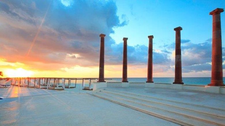 <b>Krystal Cancun Beach</b>. Images powered by <a href="https://iceportal.shijigroup.com/" title="IcePortal" target="_blank">IcePortal</a>.