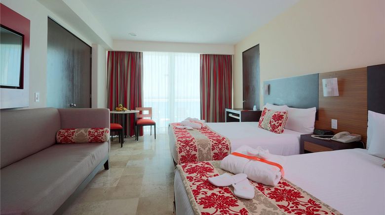 <b>Krystal Cancun Room</b>. Images powered by <a href="https://iceportal.shijigroup.com/" title="IcePortal" target="_blank">IcePortal</a>.