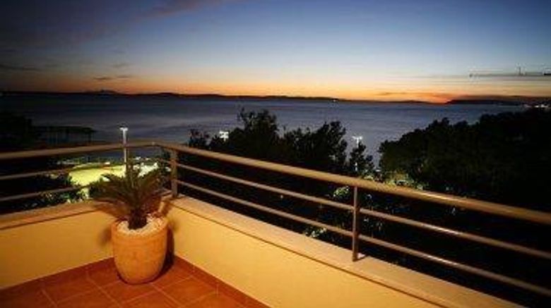 <b>The Residence Room</b>. Images powered by <a href="https://iceportal.shijigroup.com/" title="IcePortal" target="_blank">IcePortal</a>.