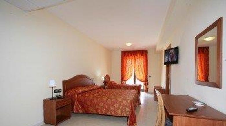 <b>Hotel Plaza Room</b>. Images powered by <a href="https://iceportal.shijigroup.com/" title="IcePortal" target="_blank">IcePortal</a>.