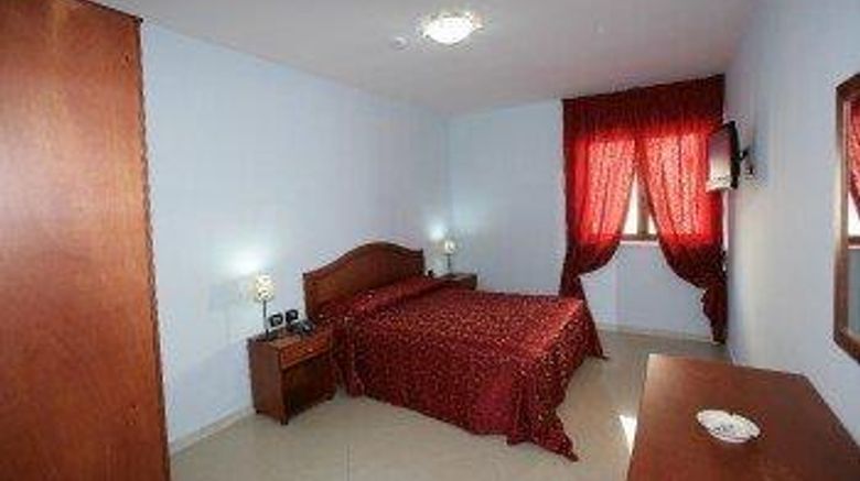 <b>Hotel Plaza Room</b>. Images powered by <a href="https://iceportal.shijigroup.com/" title="IcePortal" target="_blank">IcePortal</a>.