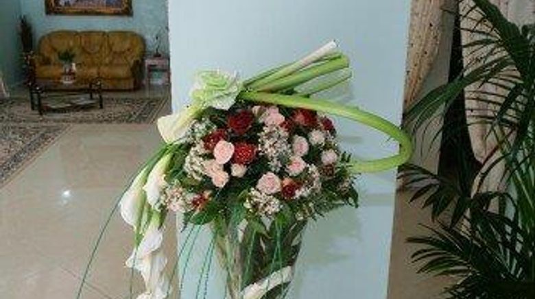 <b>Hotel Plaza Lobby</b>. Images powered by <a href="https://iceportal.shijigroup.com/" title="IcePortal" target="_blank">IcePortal</a>.