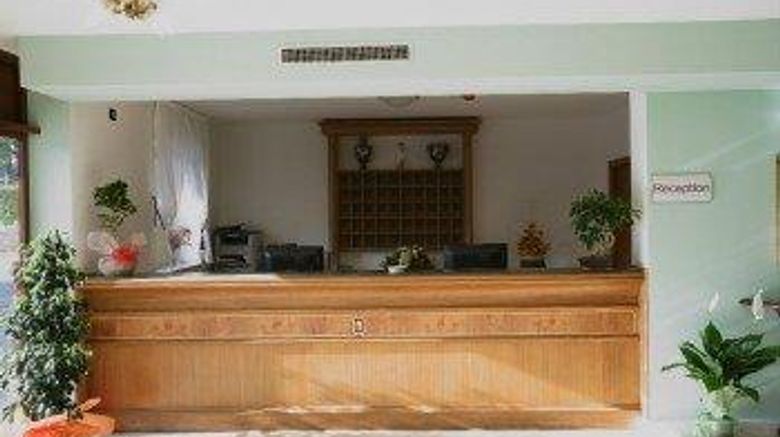 <b>Hotel Plaza Lobby</b>. Images powered by <a href="https://iceportal.shijigroup.com/" title="IcePortal" target="_blank">IcePortal</a>.