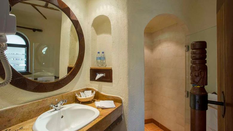 <b>Serengeti Serena Safari Lodge Room</b>. Images powered by <a href="https://iceportal.shijigroup.com/" title="IcePortal" target="_blank">IcePortal</a>.