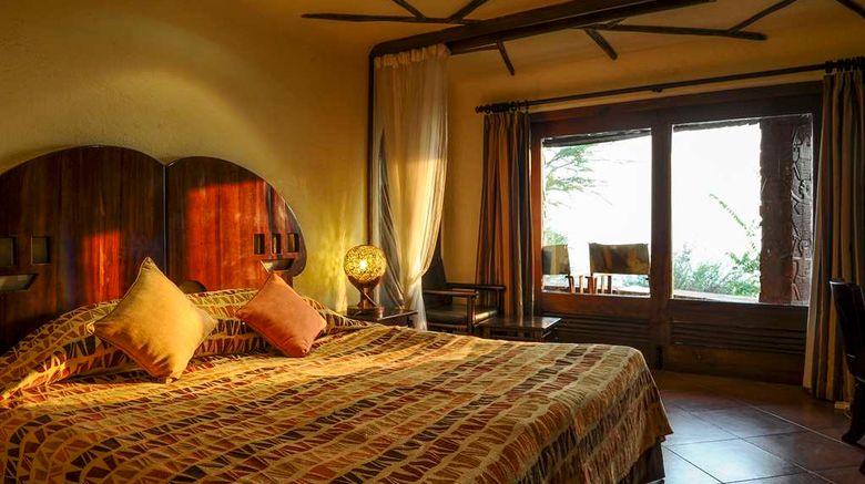 <b>Serengeti Serena Safari Lodge Suite</b>. Images powered by <a href="https://iceportal.shijigroup.com/" title="IcePortal" target="_blank">IcePortal</a>.