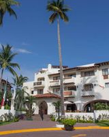 Plaza Pelicanos Grand Beach Resort