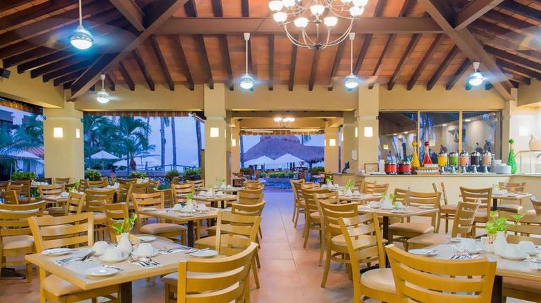 <b>Plaza Pelicanos Grand Beach Resort Restaurant</b>. Images powered by <a href="https://iceportal.shijigroup.com/" title="IcePortal" target="_blank">IcePortal</a>.