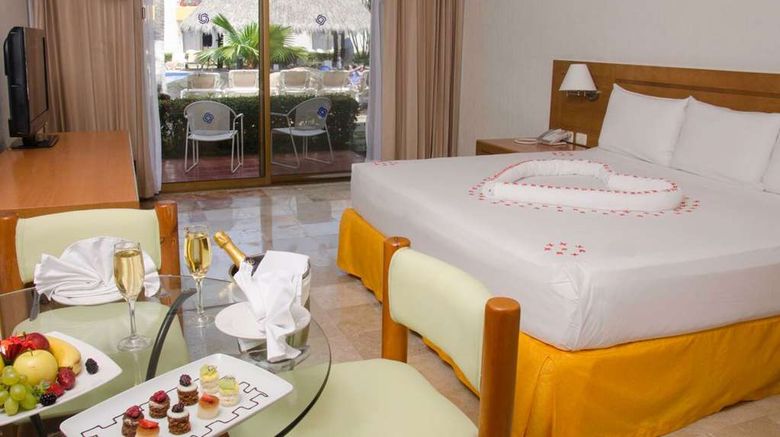 <b>Plaza Pelicanos Club Beach Resort Room</b>. Images powered by <a href="https://iceportal.shijigroup.com/" title="IcePortal" target="_blank">IcePortal</a>.