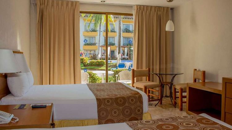Plaza Pelicanos Club Beach Resort Room