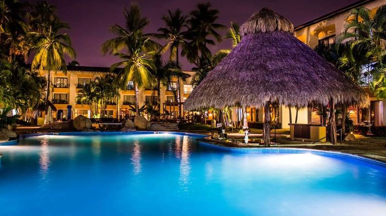 Plaza Pelicanos Club Beach Resort Pool