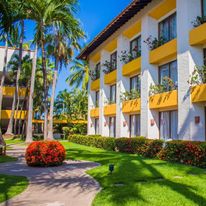 Plaza Pelicanos Club Beach Resort