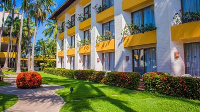 Plaza Pelicanos Club Beach Resort