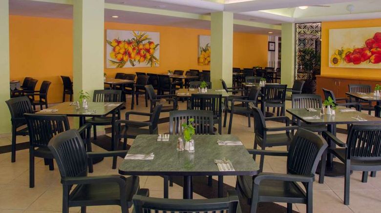 <b>Plaza Pelicanos Club Beach Resort Restaurant</b>. Images powered by <a href="https://iceportal.shijigroup.com/" title="IcePortal" target="_blank">IcePortal</a>.