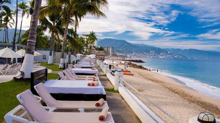 Plaza Pelicanos Club Beach Resort Beach