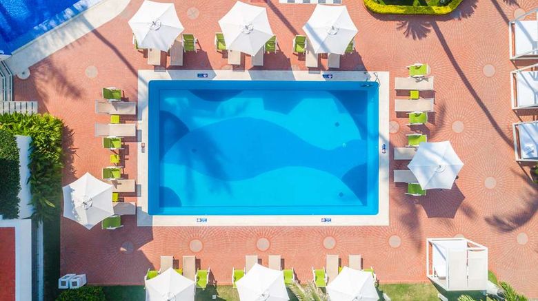 <b>Buenaventura Grand Hotel & Spa Pool</b>. Images powered by <a href="https://iceportal.shijigroup.com/" title="IcePortal" target="_blank">IcePortal</a>.