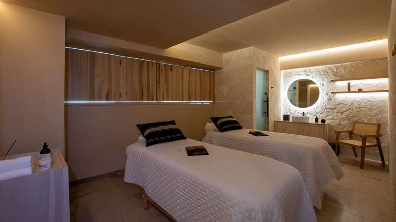 <b>Villa Premier Boutique Hotel & Romantic Spa</b>. Images powered by <a href="https://iceportal.shijigroup.com/" title="IcePortal" target="_blank">IcePortal</a>.