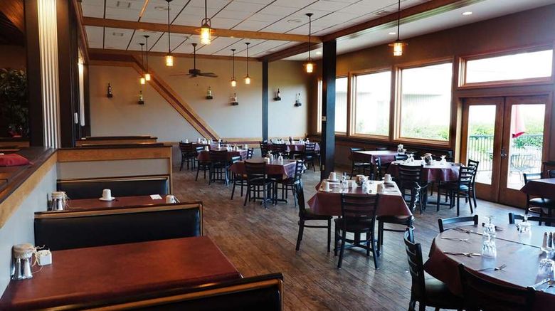 <b>Evergreen Resort Restaurant</b>. Images powered by <a href="https://iceportal.shijigroup.com/" title="IcePortal" target="_blank">IcePortal</a>.