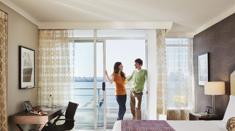 Pinnacle Hotel at The Pier Room