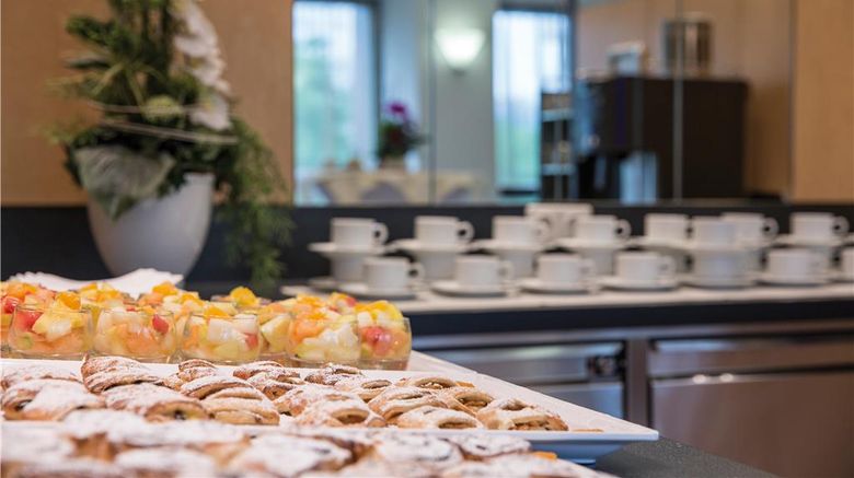 <b>Austria Trend Hotel Europa Salzburg Meeting</b>. Images powered by <a href="https://iceportal.shijigroup.com/" title="IcePortal" target="_blank">IcePortal</a>.
