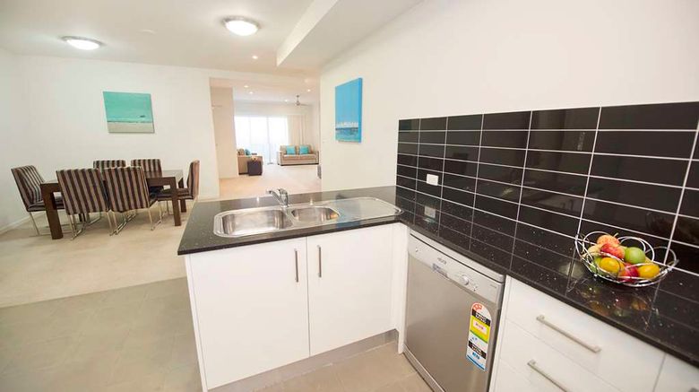 <b>Gladstone City Central Room</b>. Images powered by <a href="https://iceportal.shijigroup.com/" title="IcePortal" target="_blank">IcePortal</a>.