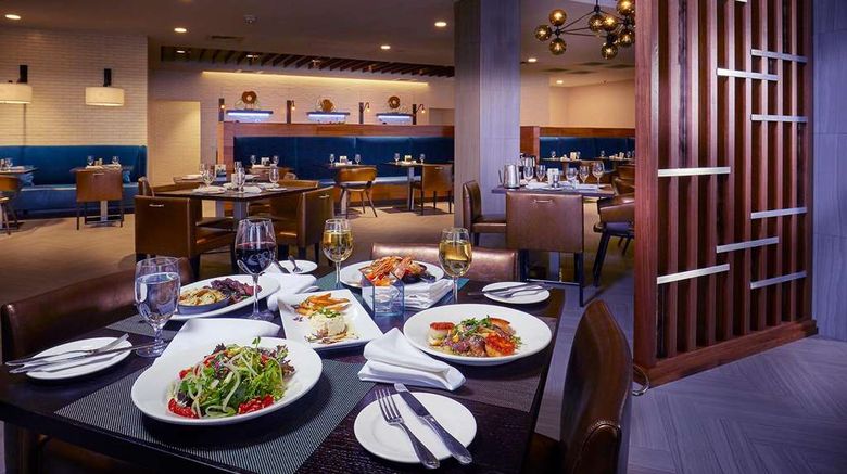 <b>The Madison Concourse Hotel Restaurant</b>. Images powered by <a href="https://iceportal.shijigroup.com/" title="IcePortal" target="_blank">IcePortal</a>.