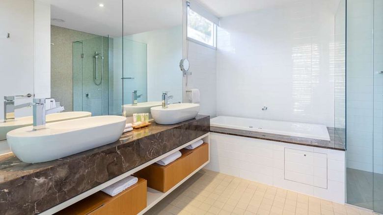 <b>RACV Noosa Resort Room</b>. Images powered by <a href="https://iceportal.shijigroup.com/" title="IcePortal" target="_blank">IcePortal</a>.