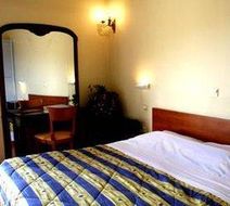 Lecadin Hotel Room