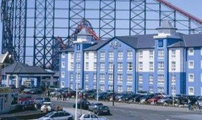 Big Blue Hotel Exterior