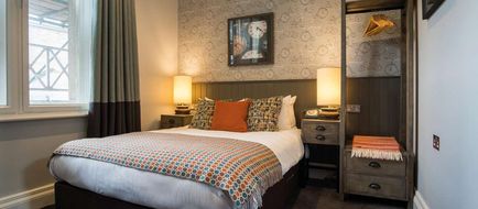 Toll House Inn Room