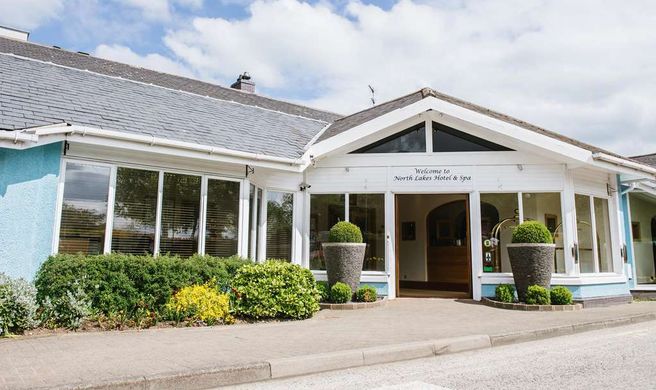 The North Lakes Hotel Exterior