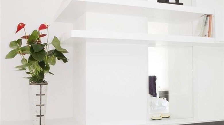 <b>Lungotevere Suite Lobby</b>. Images powered by <a href="https://iceportal.shijigroup.com/" title="IcePortal" target="_blank">IcePortal</a>.