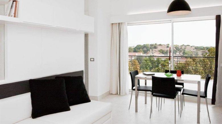 <b>Lungotevere Suite Lobby</b>. Images powered by <a href="https://iceportal.shijigroup.com/" title="IcePortal" target="_blank">IcePortal</a>.