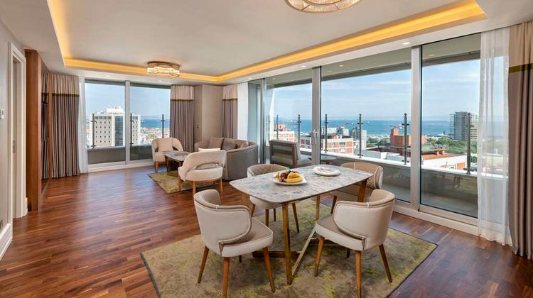 Titanic Port Hotel Suite