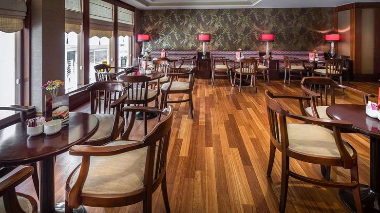 <b>Titanic Comfort Hotel Istanbul Lobby</b>. Images powered by <a href="https://iceportal.shijigroup.com/" title="IcePortal" target="_blank">IcePortal</a>.