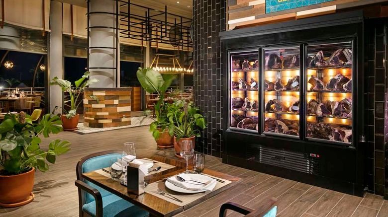 <b>Titanic Deluxe Lara Restaurant</b>. Images powered by <a href="https://iceportal.shijigroup.com/" title="IcePortal" target="_blank">IcePortal</a>.