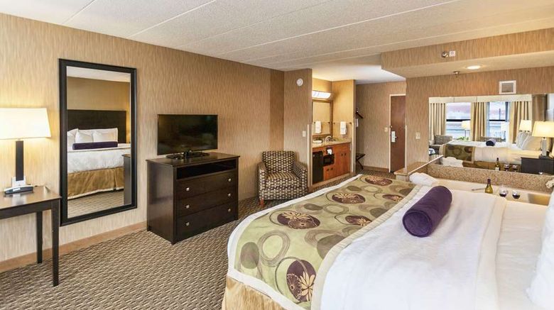 <b>The Inn on Lake Superior Pool</b>. Images powered by <a href="https://iceportal.shijigroup.com/" title="IcePortal" target="_blank">IcePortal</a>.