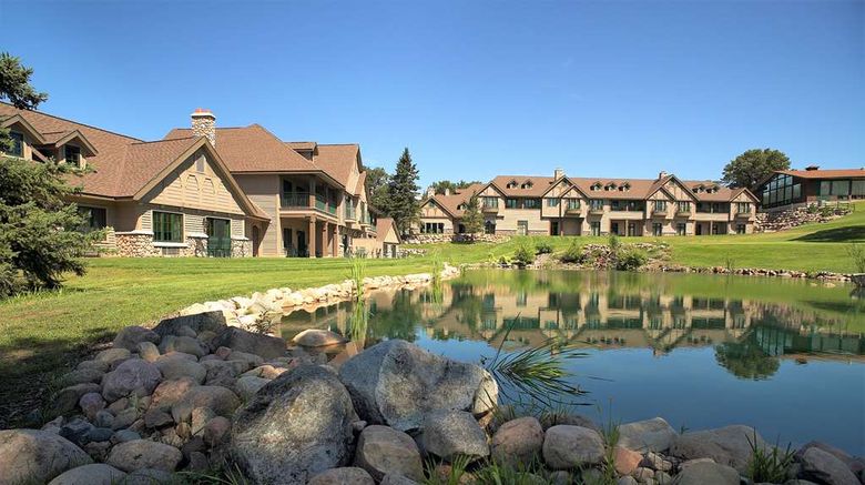 <b>Maddens on Gull Lake Suite</b>. Images powered by <a href="https://iceportal.shijigroup.com/" title="IcePortal" target="_blank">IcePortal</a>.