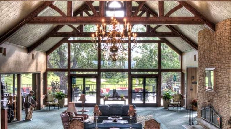 <b>Maddens on Gull Lake Lobby</b>. Images powered by <a href="https://iceportal.shijigroup.com/" title="IcePortal" target="_blank">IcePortal</a>.