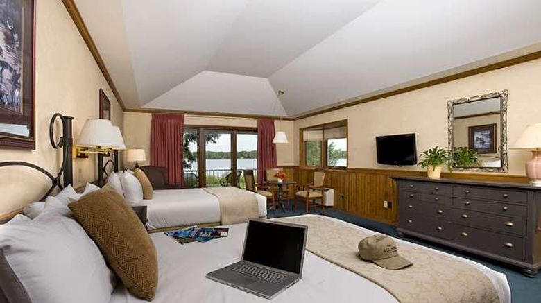 <b>Maddens on Gull Lake Suite</b>. Images powered by <a href="https://iceportal.shijigroup.com/" title="IcePortal" target="_blank">IcePortal</a>.