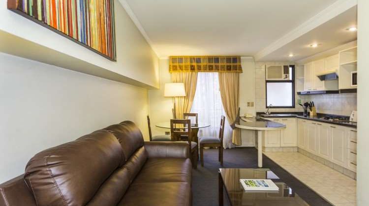 Park Plaza Apartments Room