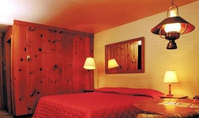 Dude Rancher Lodge Room