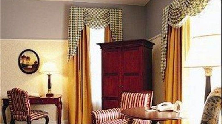 <b>Carleton of Oak Park Room</b>. Images powered by <a href="https://iceportal.shijigroup.com/" title="IcePortal" target="_blank">IcePortal</a>.