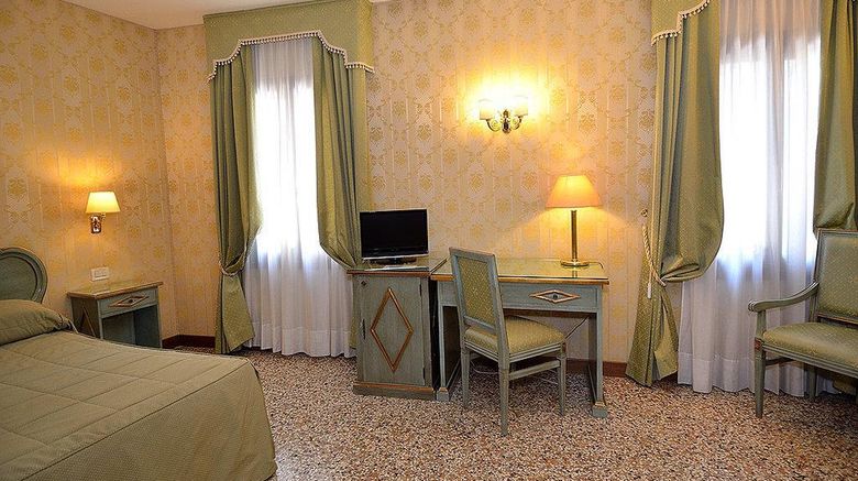 <b>Locanda La Corte Room</b>. Images powered by <a href="https://iceportal.shijigroup.com/" title="IcePortal" target="_blank">IcePortal</a>.