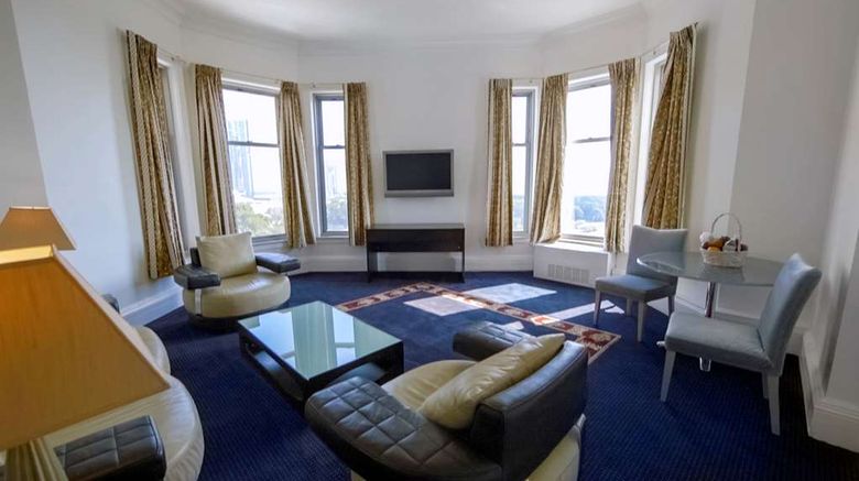 <b>Congress Plaza Hotel Suite</b>. Images powered by <a href="https://iceportal.shijigroup.com/" title="IcePortal" target="_blank">IcePortal</a>.